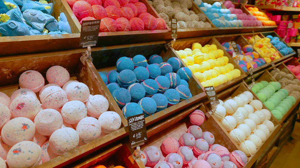Lush bath bombs